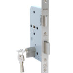 Cerradura de embutir puerta acceso principal, cilindro ambos lados. Resistente al fuego (260 min). (Acero inoxidable 304). SKU: SDE200-AI.F.CL70