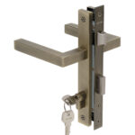 Cerradura de embutir para puerta de aluminio o perfil metálico, acceso principal u oficina. Cilindro ambos lados. Manillas ambos lados Modelo: CRISTI. SKU: SDE280-AB.KIT.CRISTI