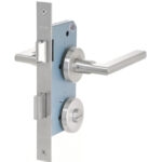 Cerradura de embutir función baño, seguro interior / ranura emergencia exterior. Manillas modelo: MAITE. (Acero inoxidable 304). SKU: SDE230-AI.KIT.MAITE