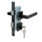 Cerradura de embutir puertas de oficinas, cocina – patio. Cilindro ambos lados. Manillas ambos lados, Modelo: MIKA. (Negro mate).