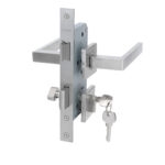 Cerradura de embutir puertas de dormitorios, bodegas, oficinas. Cilindro exterior y seguro interior. Manillas ambos lados, Modelo: MIKA. (Acero inoxidable 304).